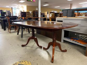 Double Pedestal Dining Table w/ Leaves