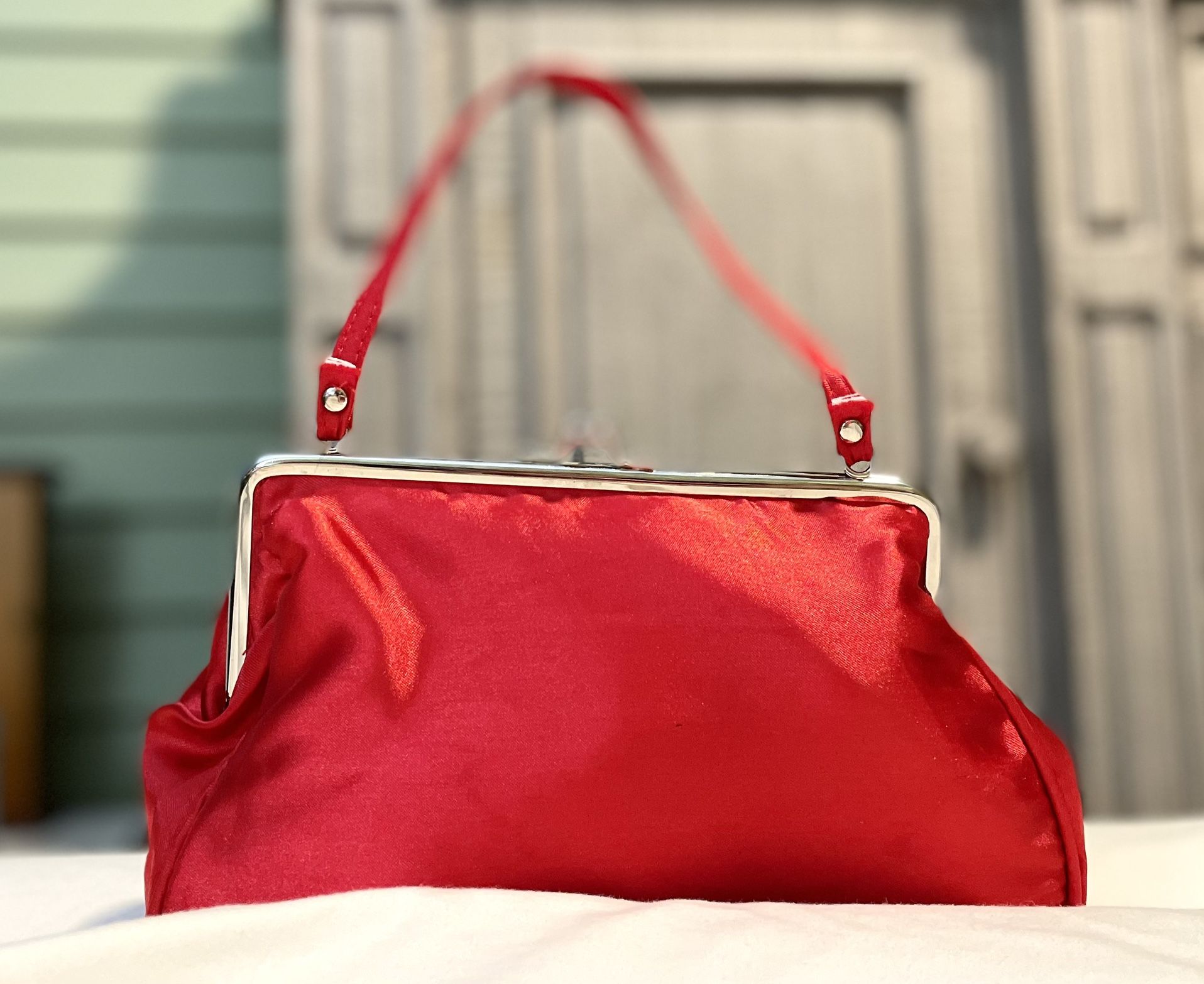 *VINTAGE* Womens Purse/Handbag - Red Satin Evening Bag - Kiss Lock - Made in USA