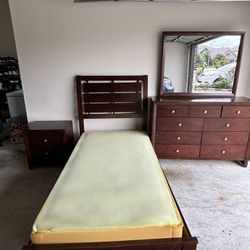 Katy Furniture Bedroom 5 Pieces Set