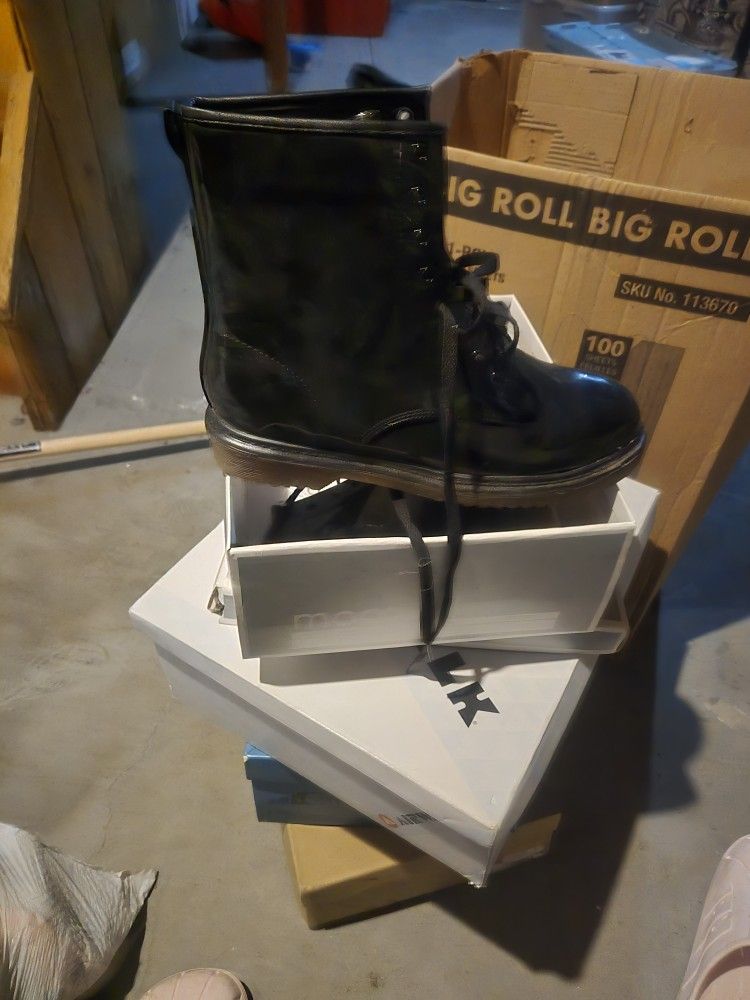 Moca Boots Size 10