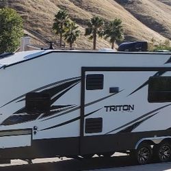 2019 Dutch Voltage Triton Toy hauler 