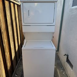 Whirlpool Washer And Dryer Conbo 3.5 Cu Ft To Load Washer And 5.9 Cu Ft Electric Dryer Model WET4027HW1