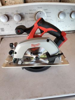 Milwaukee
M18 18V Lithium-Ion Cordless 6-1/2 in. Circular Saw (Tool-Only)