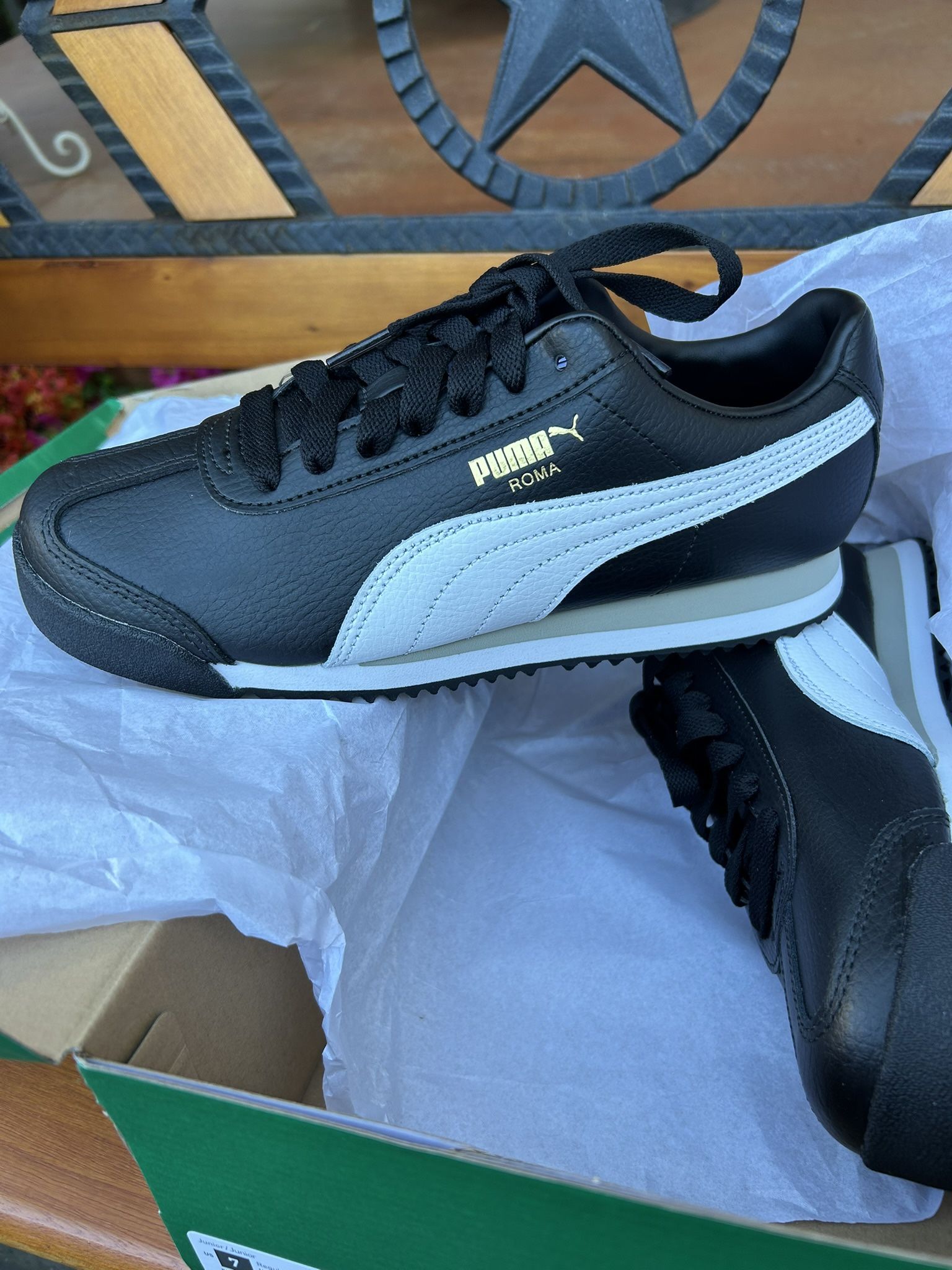 Pumas Junior Size: 7