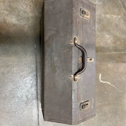 Kennedy Cantilever Metal Tool Box