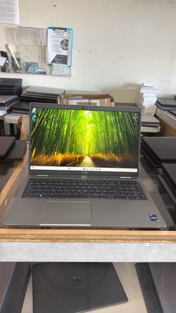 Dell Latitude 5531 16GB RAM 256GB SSD Core i7 12th Gen Windows 11 Pro