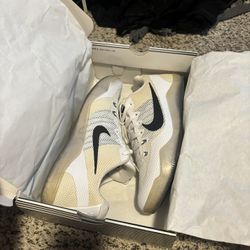 Kobe Fundamental Size 10