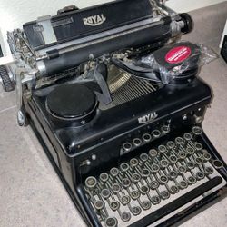 Typewriter- H-1729159 Royal