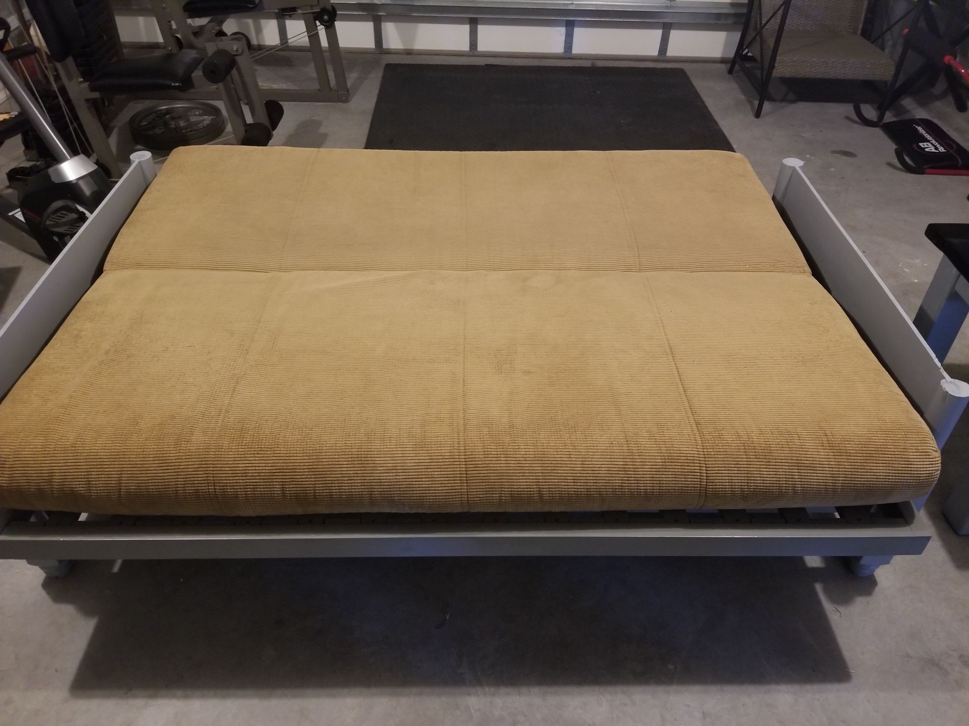 Futon couch/Bed