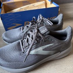 Brooks Men’s Revel 8 Neutral Running & Walking Shoe