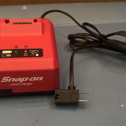 Snap-On Tools  CTC720, 18 volt Lithium- ion  Battery Charger