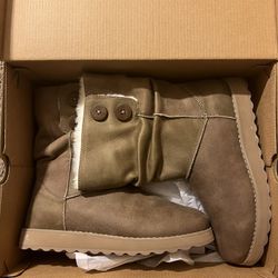 Sketchers Keepsake 2.0 Women’s Boots (Have Size 9 & 10) $30 Each Firm Price