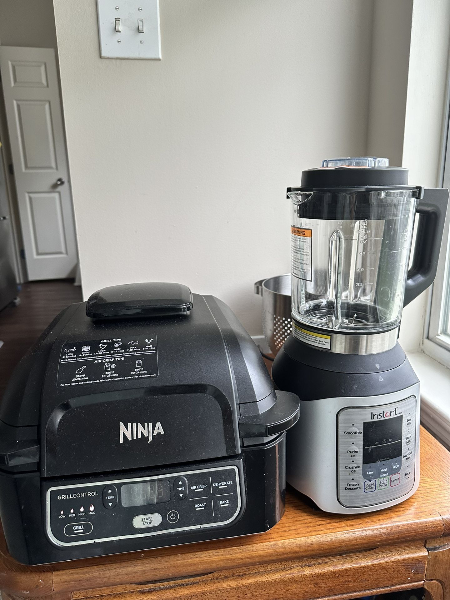 Ninja air fryer and grill 5 in 1  and Instant Mixer -100$