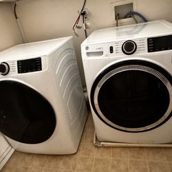 Never Used Electric Washer/Dryer Set W Stackable Option
