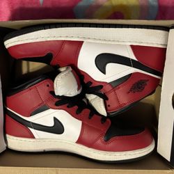 Jordan 1 Mid Chicago Toe (Women’s) 
