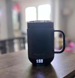 Coffee cup keeps coffee hot