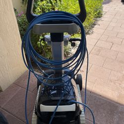 Dolphin explorer Pool Cleaning Robot