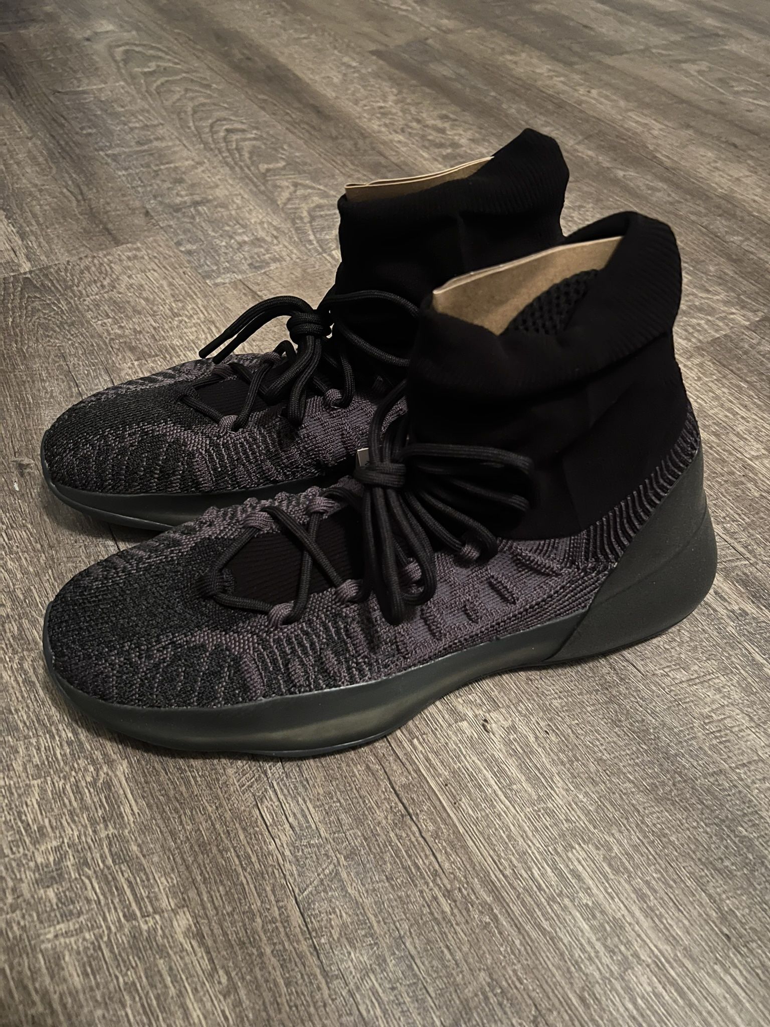 NEW YEEZY BSKTBL KNIT Size 12