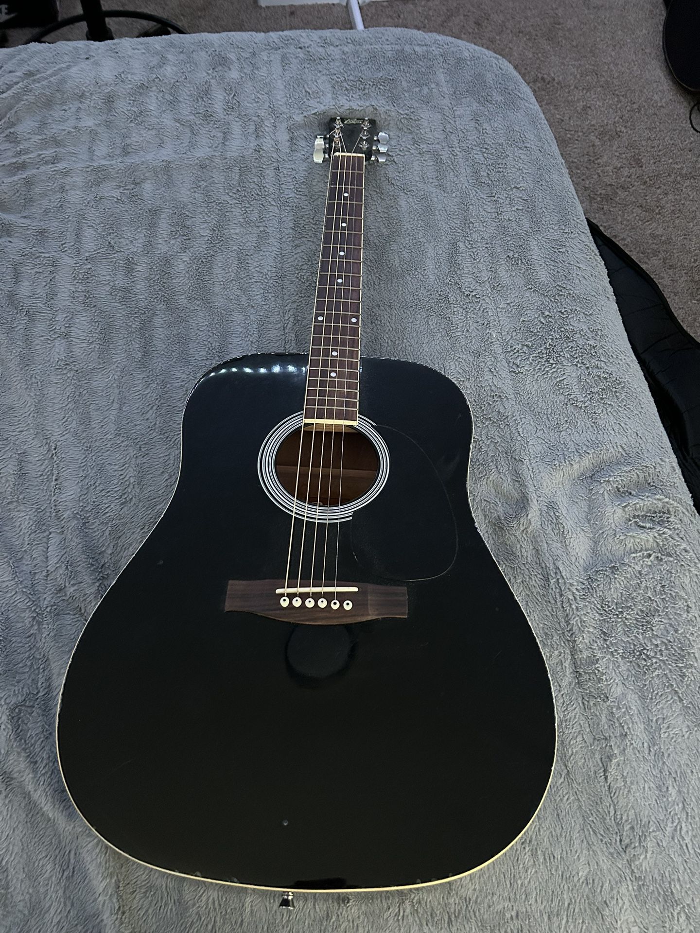 black acoustic guitar