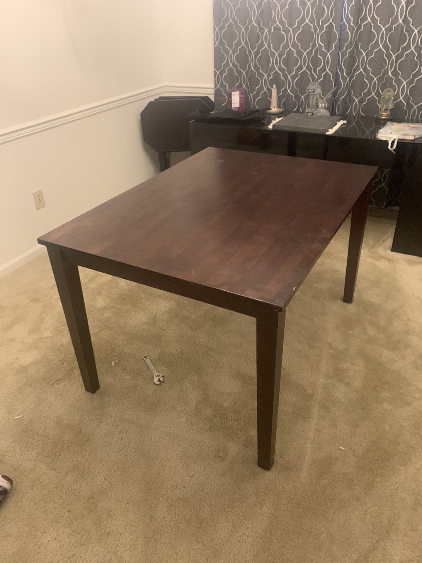 Wooden Dining Room/Kitchen Table plus Chairs