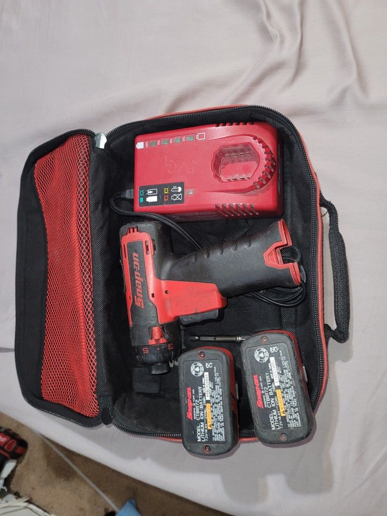 Snap-on CTS761A Cordless Screwdriver With 2 Batteries and Charger