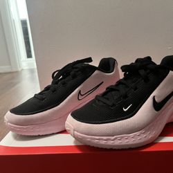 Black And Pink Nike Shoes 