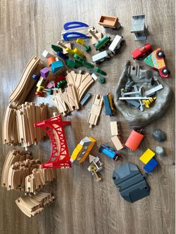 Train track wood toy set