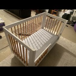 Baby’s Crib With Mattress Included !