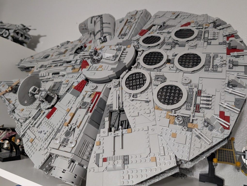 LEGO UCS Star Wars Millennium Falcon 75192 - READ DESCRIPTION