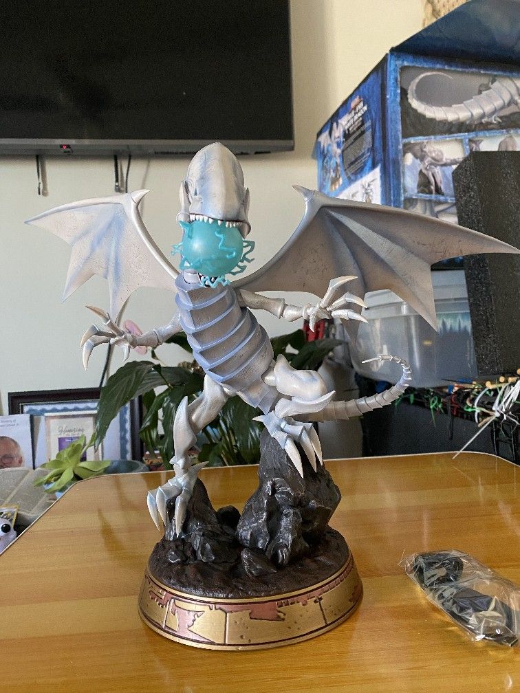 Blue Eyes White Dragon 14in Statue