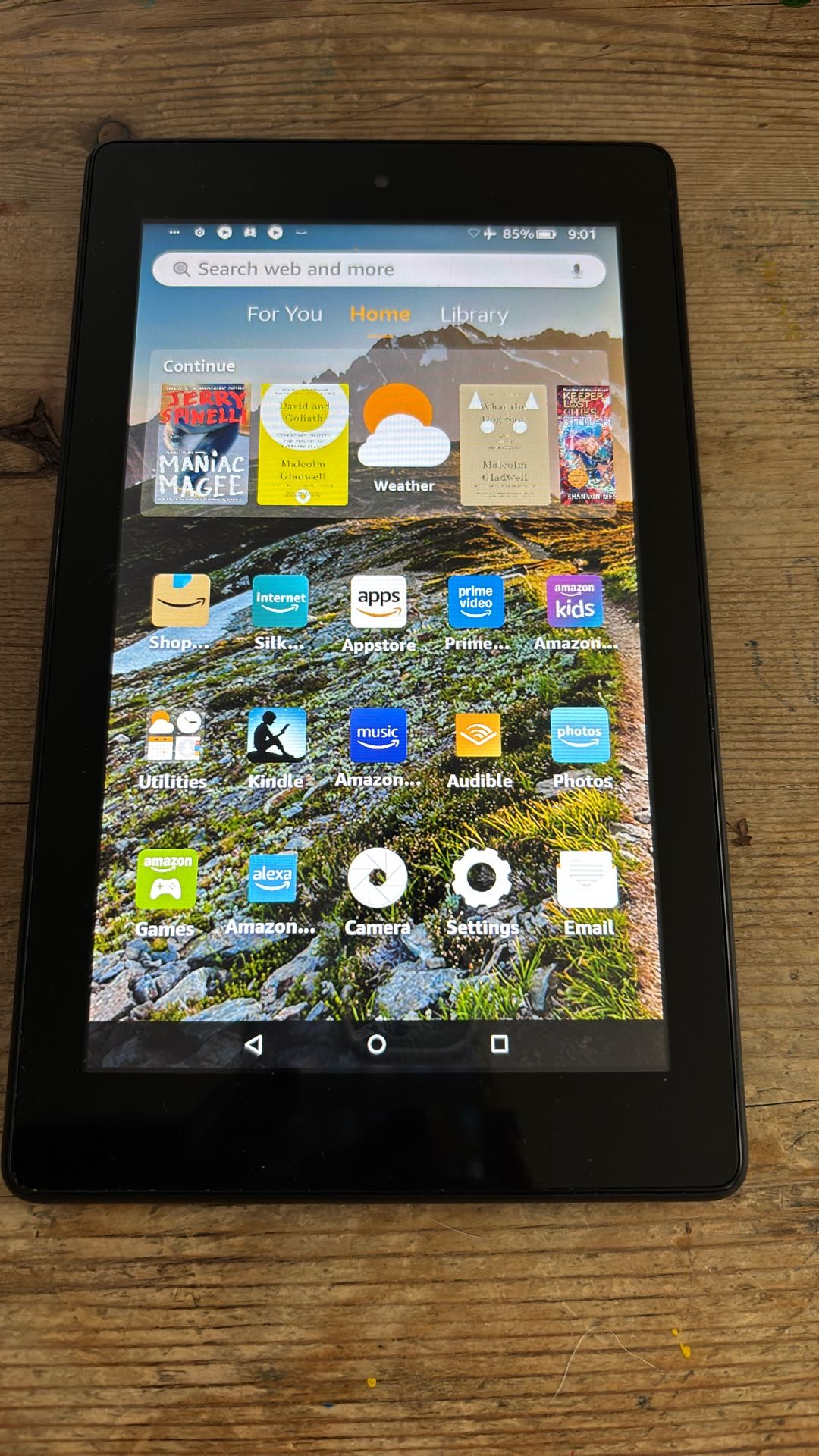 Kindle Fire Table 7 with 2 cases