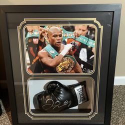 Floyd Mayweather Signed Boxing Glove !!!