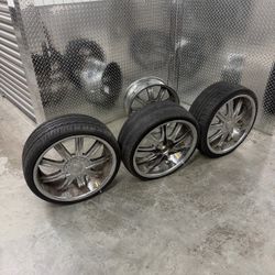 Set of 4 Dcenti DW29 chrome 20” wheels located near the Miami Design District
