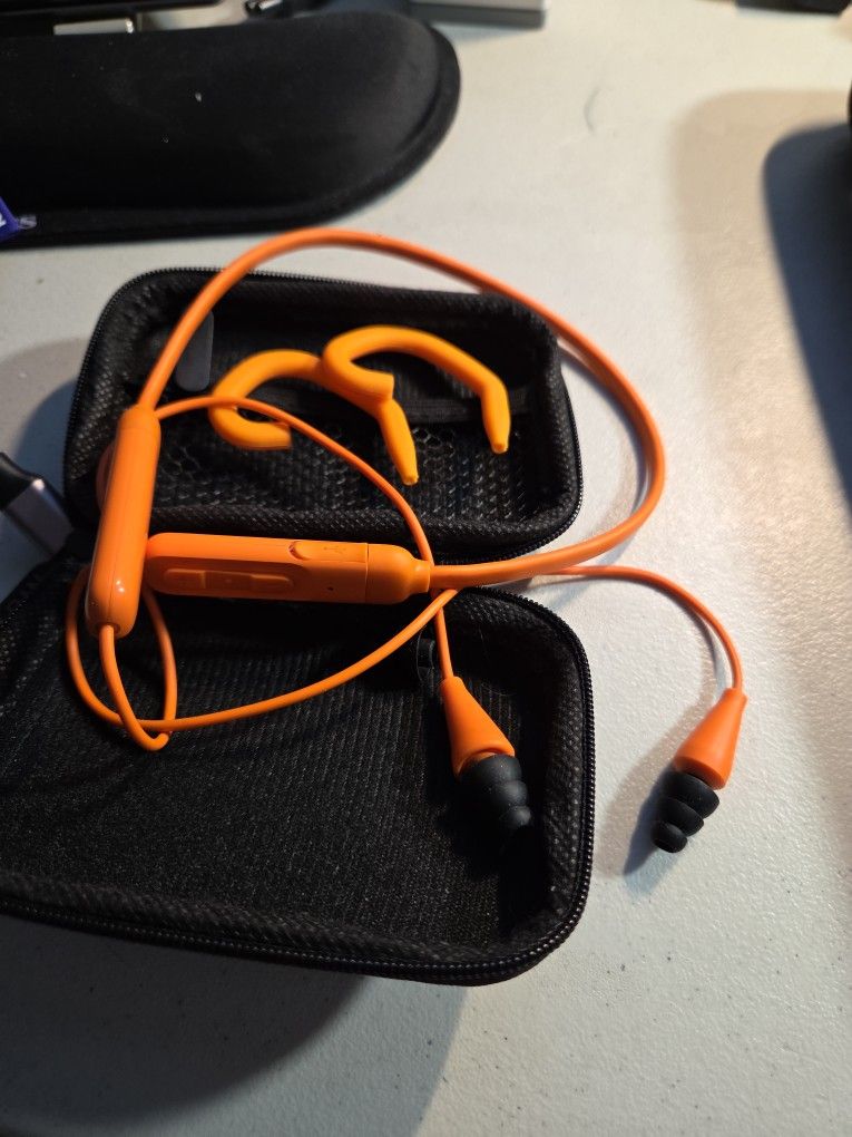 Elgin Discord Limited volume-limited Bluetooth earplug earbuds