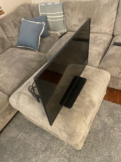 28 Inch Flatscreen TV