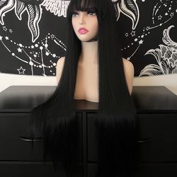 (Brand New) Black glueless human hair blend wig with bangs length 32” heat resistant 