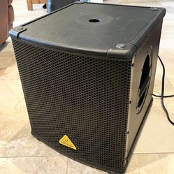 (1) Behringer 12”  🔈 500w /active Powered Subwoofer