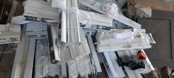 MANY WINDOW BLINDS DIFFERENT SIZE..HAVE BAMBOO ROLLING BLINDS AND CONTROL ROLLING BLINDS..ALL NEW CONDITION