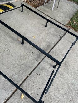 Adjustable size bed frame