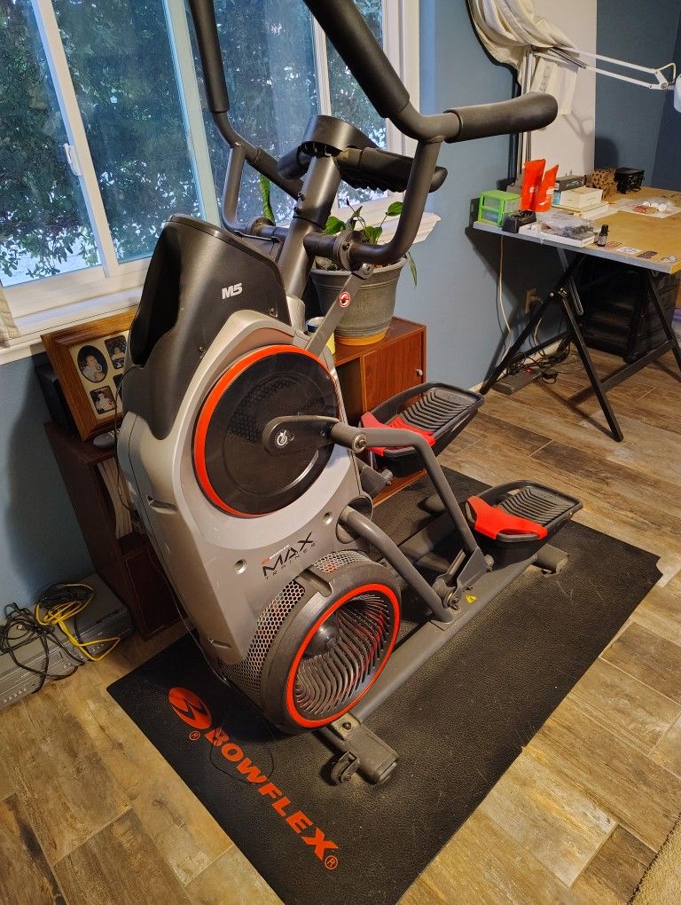 Bowflex M5 Max trainer with Mat