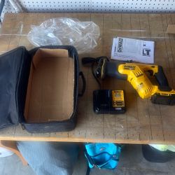 Dewalt 20V DCS387 Compact Reciprocating Saw Charger And Battery 20 Volt