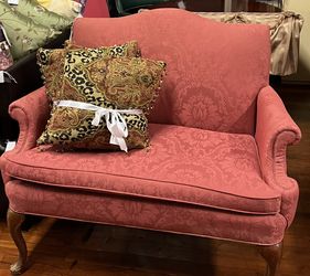 Coral Settee