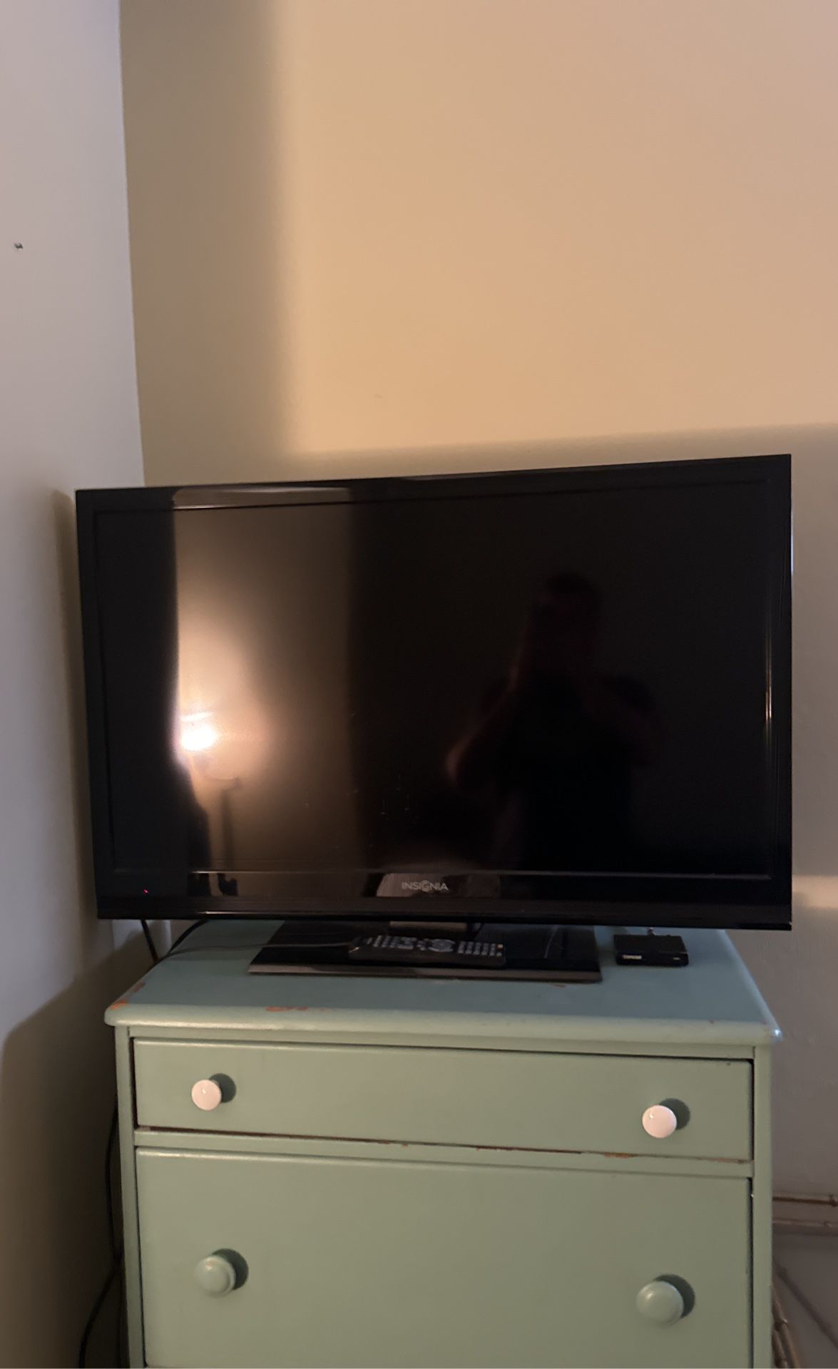 Insignia 40” Flatscreen 1080 With Remote