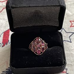 10k Gold Ring - Size 7 - Reddish Stones 