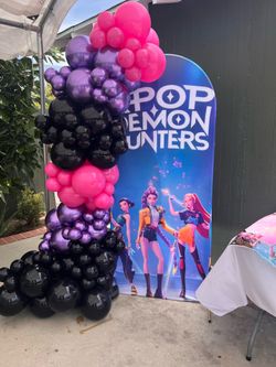 Kpop demon hunters balloon garland