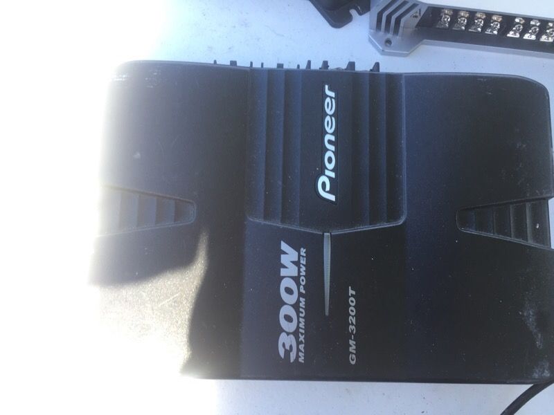 Pioneer GM-3200T amplifier.