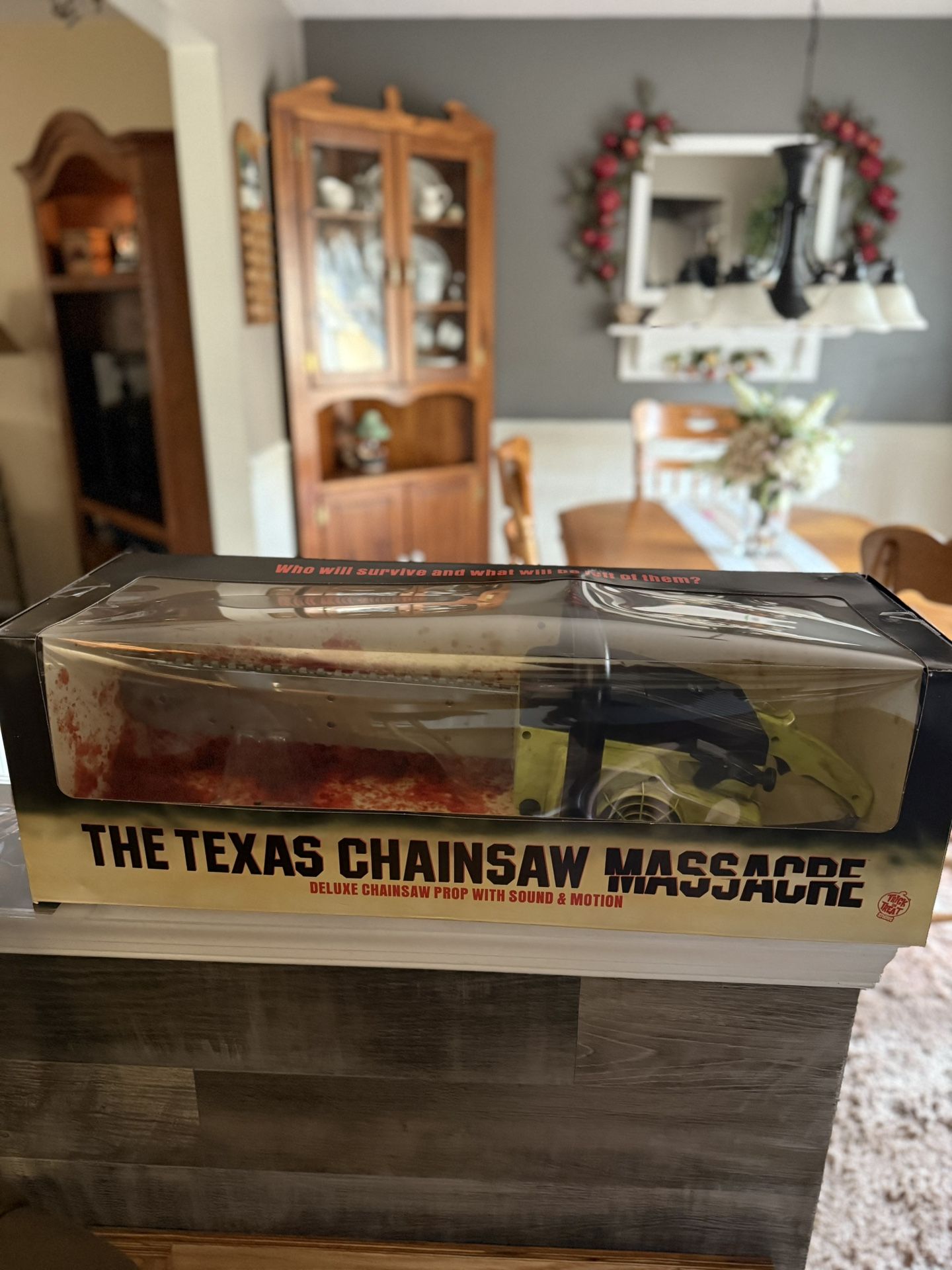 Texas Chainsaw TRICK OR TREAT STUDIOS SAW