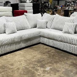 GREY OVERSIZE SECTIONAL 