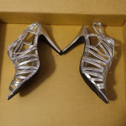 Heels Material Girls Woman's Caged Size 5.5 Heels 