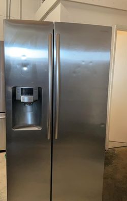 Samsung Side-by-Side Stainless Steel Refrigerator
